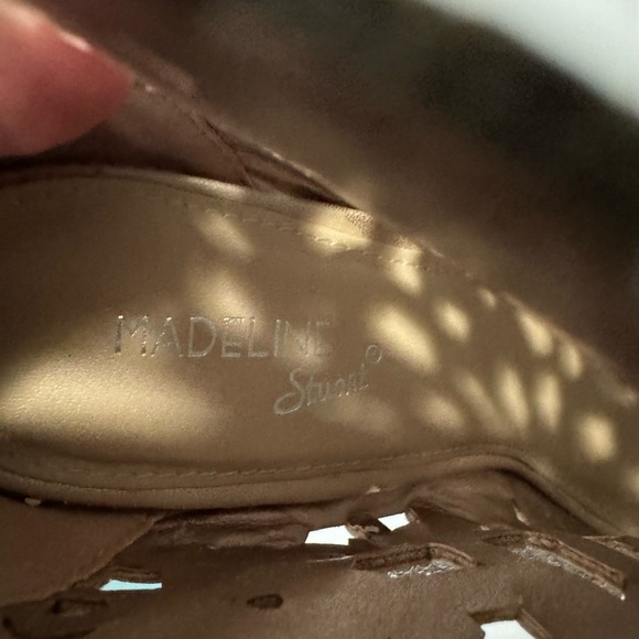 Madeline Stuart Tan Rhinestone Sparkle Heels Floral Faux Leather 7.5 7 1/2 - Picture 9 of 10